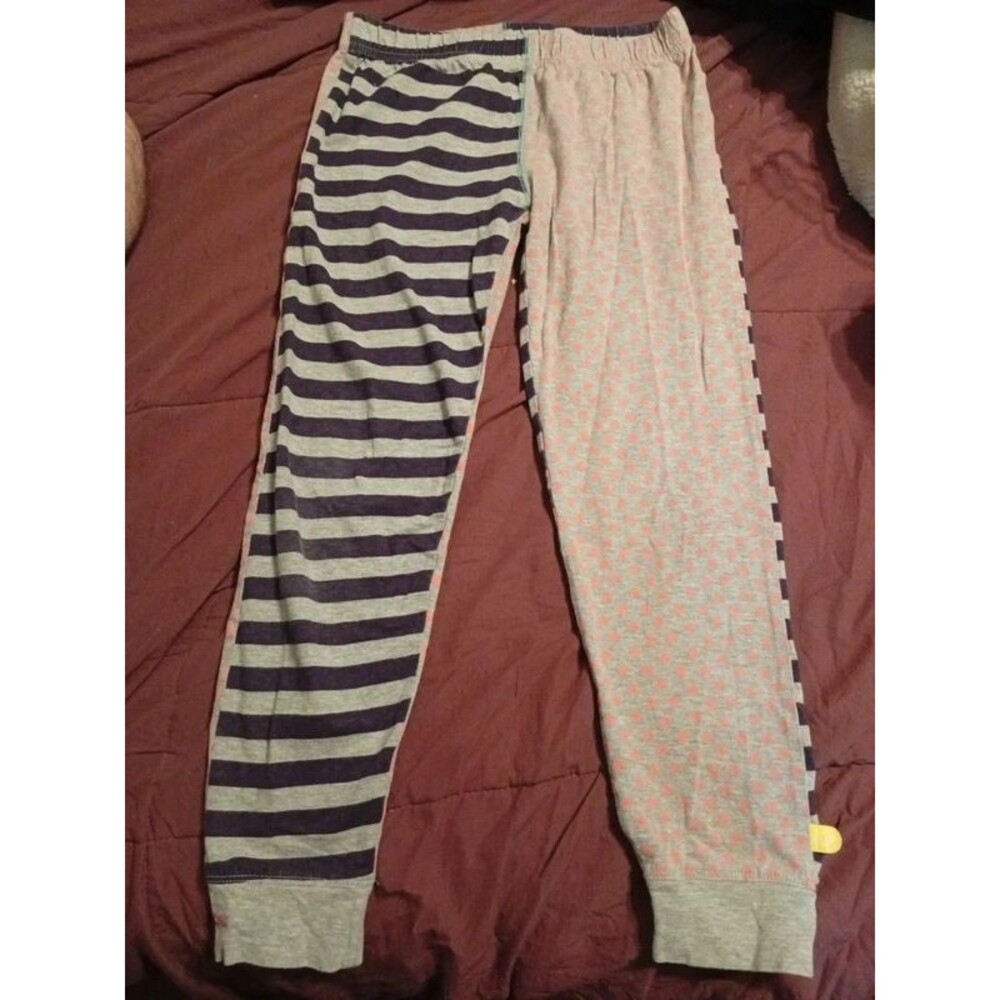 Girls size 10 Crocs brand leggings.